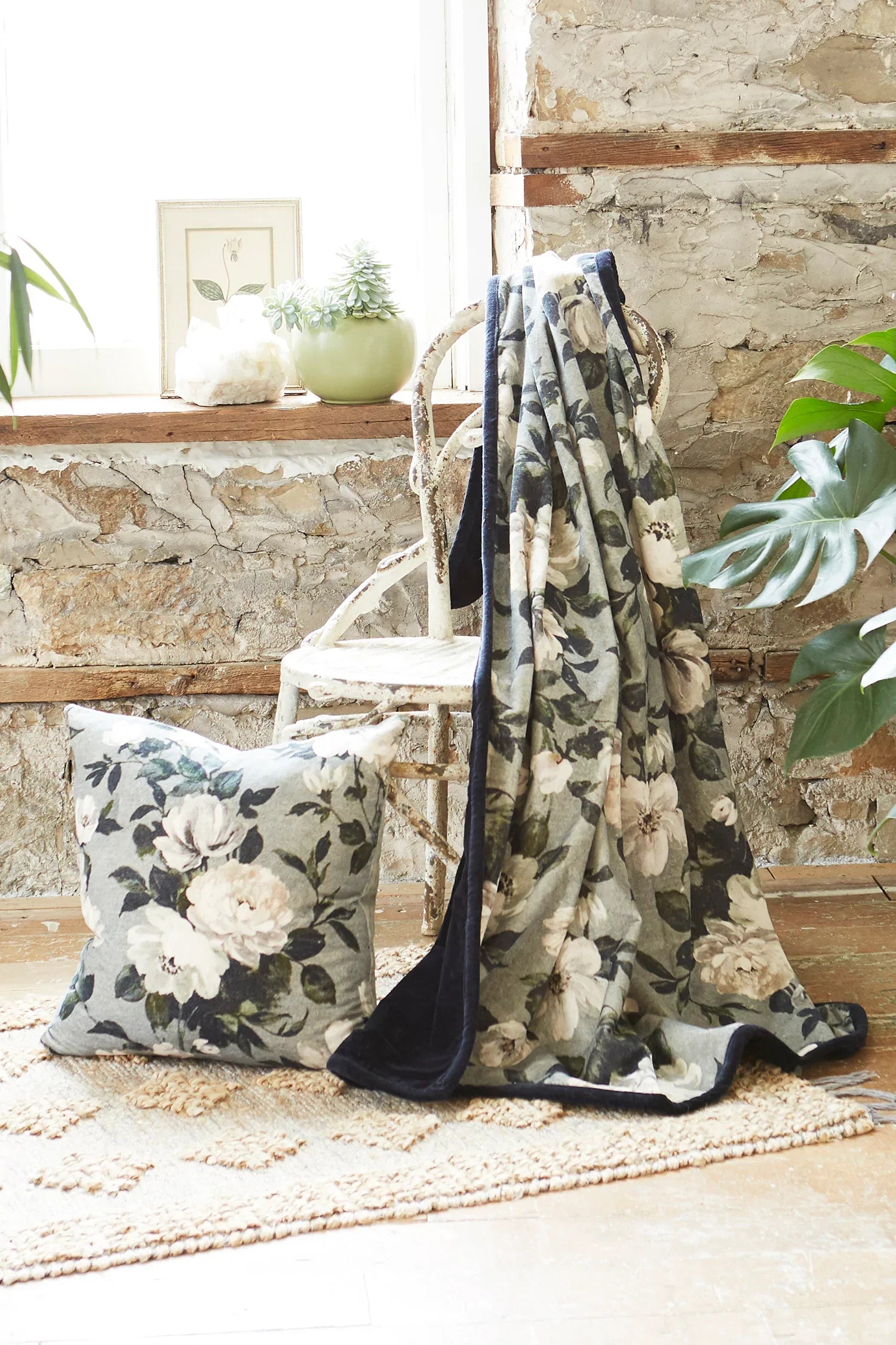 Cottage Garden - Luxurious Velvet Throw/Blanket